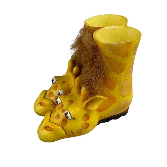 Willow Hall Shoo Shoo Figurine – Chomp Chomp Giraffe Boots – Design No. 24 - Picture 3 of 6